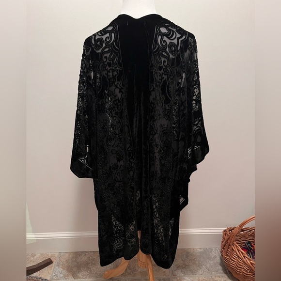 Urban Outfitters Black Kimono Shawl NWOT - Picture 4 of 15